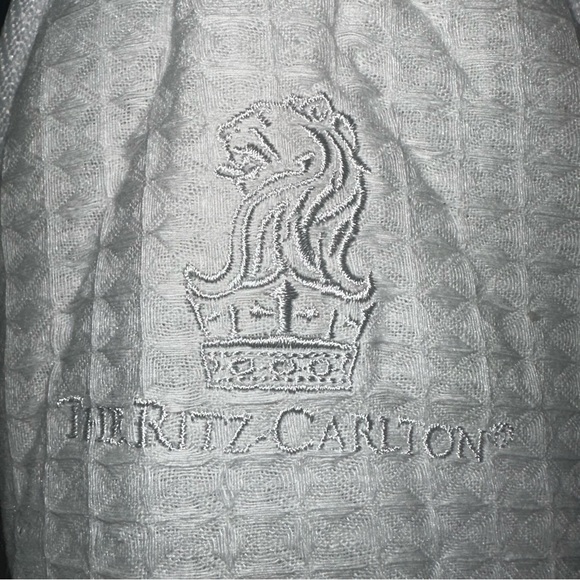 ♥️ RARE Authentic Ritz-Carlton Slippers - Picture 4 of 4